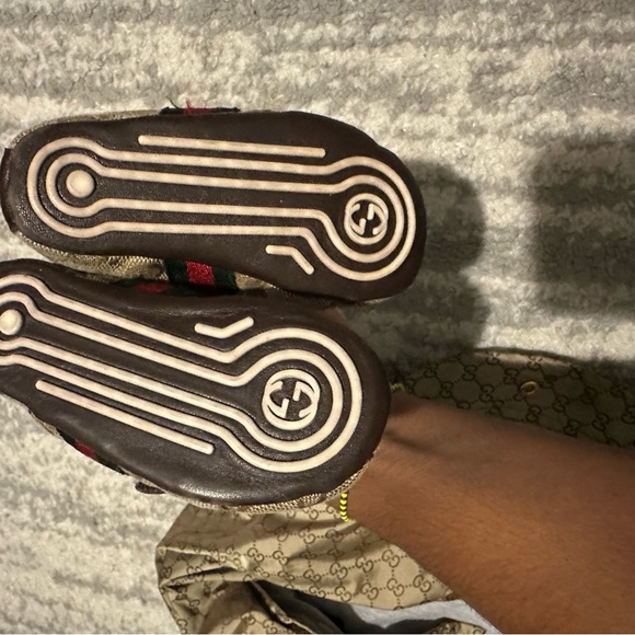 Gucci jacket and Shoes. - Picture 6 of 7